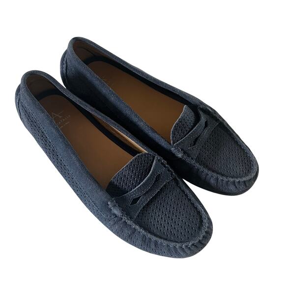 Aquatalia 'Sawyer' Women's 6 Perforated Blue Suede Driving Loafer - Picture 1 of 9
